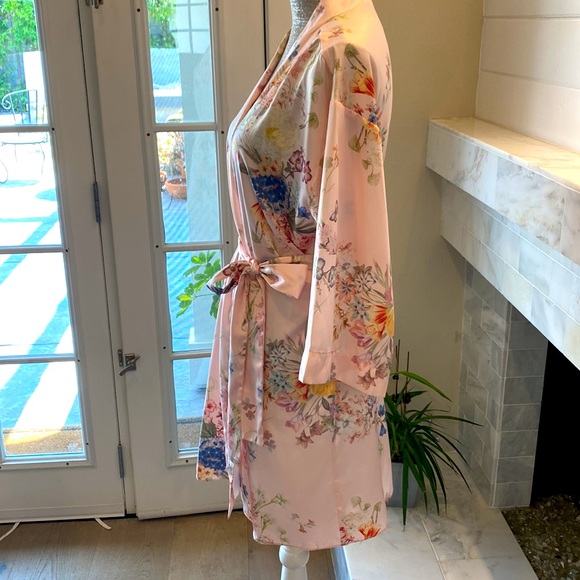 Flora Nikrooz Matte Charmeuse Pink Floral Kimono Robe Size M/L - Picture 7 of 14